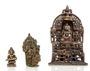 Drei Bronzen des Jain Tirthankara und von zwei Heiligen