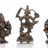 Drei Bronzen der Durga, des Krishna und einer Form des Shiva mit Uma - photo 1