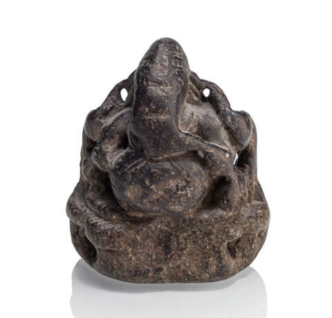 Kleine Stele aus grauem Stein mit Darstellung des Ganesha - Foto 1