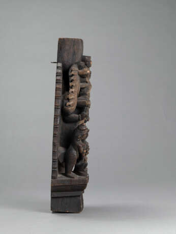 Relief aus Holz mit hinduistischer Gottheit - photo 4