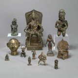 Gruppe von elf Bronzefiguren - фото 2