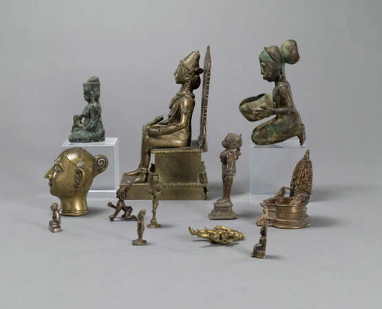 Gruppe von elf Bronzefiguren - фото 3