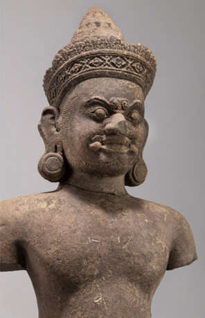 Bedeutende Skulptur eines Dvarapala aus Sandstein - Foto 8