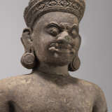 Bedeutende Skulptur eines Dvarapala aus Sandstein - photo 8