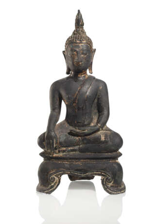 Bronze des Buddha Shakyamuni mit schwarzer- und goldfarbener Lackfassung - Foto 1