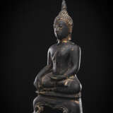 Bronze des Buddha Shakyamuni mit schwarzer- und goldfarbener Lackfassung - фото 2