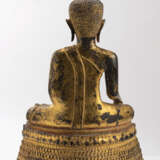 Bronze des Buddha Shakyamuni mit roter- und goldfarbener Lackfassung - photo 6