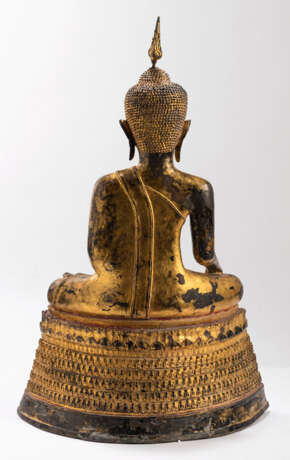 Bronze des Buddha Shakyamuni mit roter- und goldfarbener Lackfassung - photo 6