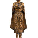 Bronze des Buddha Paree mit goldfarbener und schwarzer Lackfassung - фото 1