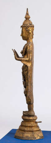 Bronze des Buddha Paree mit goldfarbener und schwarzer Lackfassung - фото 4