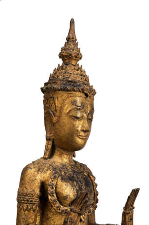 Bronze des Buddha Paree mit goldfarbener und schwarzer Lackfassung - фото 5