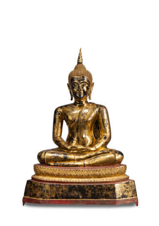 Bronze des Buddha Shakyamuni mit goldfarbener und roter Lackfassung - фото 1