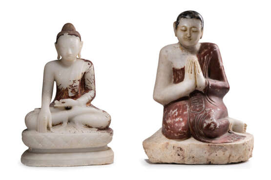 Figur des Buddha Shakyamuni und Adorant aus Alabaster teils mit rotbrauner und goldfarbener Lackfassung - photo 1