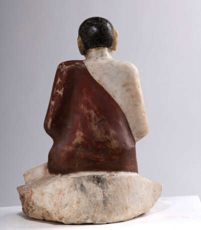 Figur des Buddha Shakyamuni und Adorant aus Alabaster teils mit rotbrauner und goldfarbener Lackfassung - photo 8