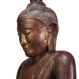 Große Skulptur des stehenden Buddha Shakyamuni aus Holz mit roter Lackfassung - photo 2