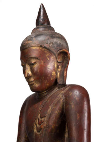 Große Skulptur des stehenden Buddha Shakyamuni aus Holz mit roter Lackfassung - photo 2