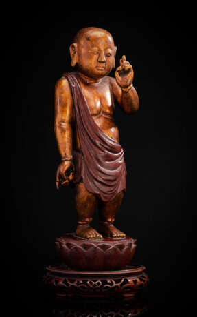 Skulptur des Buddha als Knabe mit goldener- und roter Lackfassung - фото 1