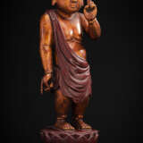 Skulptur des Buddha als Knabe mit goldener- und roter Lackfassung - photo 1