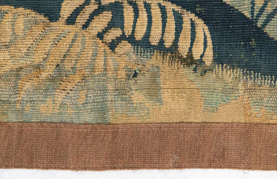 Tapisserie-Fragment aus Wolle und Seide mit Ausschnitt aus einer Jagd-Szenerie - фото 2