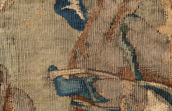 Tapisserie-Fragment aus Wolle und Seide mit Ausschnitt aus einer Jagd-Szenerie - фото 4