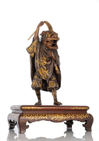 Exzellente und seltene Bronze eines Knaben als Shishimai-Tänzer von Miyao Eisuke - Foto 1