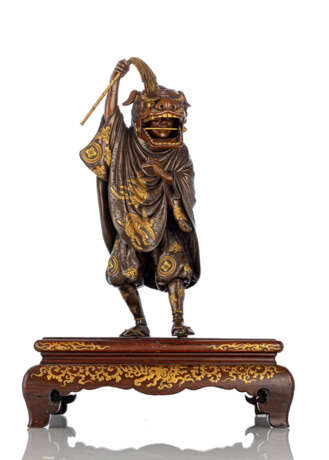 Exzellente und seltene Bronze eines Knaben als Shishimai-Tänzer von Miyao Eisuke - фото 2