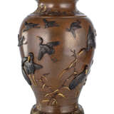 Exzellente und seltene Miyao-Vase mit siebzehn Kranichen - photo 1