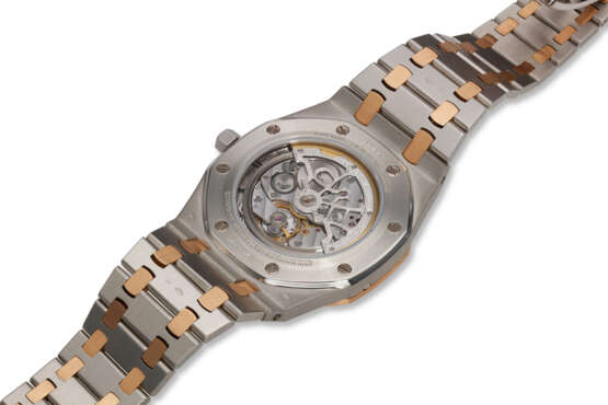 AUDEMARS PIGUET, REF. 25686PR.OO.0944PR.01, ROYAL OAK, A VERY FINE AND EXTREMELY RARE PLATINUM AND 18K ROSE GOLD PERPETUAL CALENDAR BRACELET WATCH WITH MOON PHASES, NUMBERED 18 OUT OF 37 EXAMPLES - фото 3