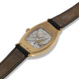 PATEK PHILIPPE, REF. 5098R-001, GONDOLO, A FINE 18K ROSE GOLD TONNEAU-SHAPED WRISTWATCH - фото 3