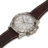 ROLEX, REF. 16519, DAYTONA, A FINE AND RARE 18K WHITE GOLD CHRONOGRAPH WRISTWATCH WITH MOTHER-OF-PEARL DIAL - photo 2