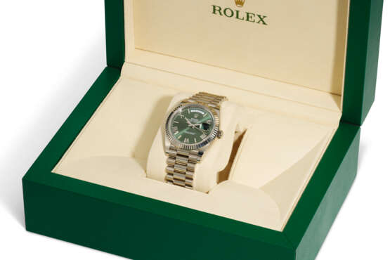 ROLEX, REF. 228239, DAY-DATE, A VERY FINE 18K WHITE GOLD WRISTWATCH WITH DAY AND DATE - фото 4