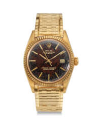 ROLEX, REF. 1601, DATEJUST, A VERY FINE AND RARE 18K YELLOW GOLD WRISTWATCH WITH DATE, “TILE” BRACELET, AND “TROPICAL DIAL”