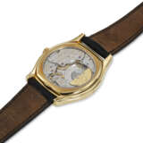 PATEK PHILIPPE, REF. 5040J, A FINE 18K YELLOW GOLD PERPETUAL CALENDAR WRISTWATCH WITH MOON PHASES AND 24 HOUR INDICATOR - Foto 3