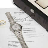 PATEK PHILIPPE, REF. 5711/1A-011, NAUTILUS, A FINE STEEL BRACELET WATCH WITH DATE AND WHITE DIAL - фото 4