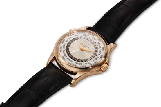 PATEK PHILIPPE, REF. 5130R-001, A FINE 18K ROSE GOLD WORLD TIME WRISTWATCH WITH SILVER GUILLOCHE DIAL - photo 2