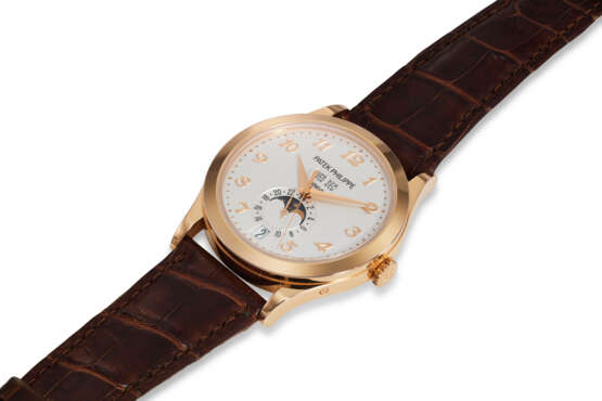 PATEK PHILIPPE, REF. 5396R-012, A FINE 18K ROSE GOLD ANNUAL CALENDAR WRISTWATCH WITH MOON PHASES AND 24 HOUR INDICATOR - Foto 3