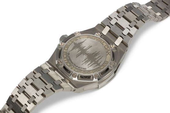 AUDEMARS PIGUET, REF. 26591TI.OO.1252TI.02, ROYAL OAK, A VERY FINE AND EXTREMELY RARE TITANIUM MINUTE REPEATING SUPERSONNERIE BRACELET WATCH, LIMITED TO 35 EXAMPLES - photo 3