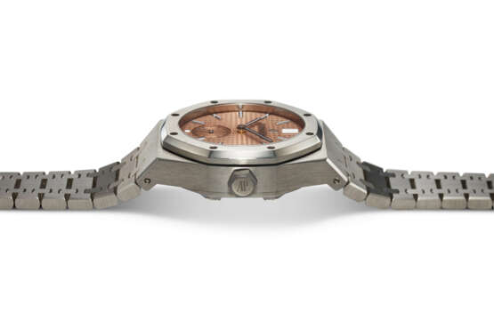 AUDEMARS PIGUET, REF. 26591TI.OO.1252TI.02, ROYAL OAK, A VERY FINE AND EXTREMELY RARE TITANIUM MINUTE REPEATING SUPERSONNERIE BRACELET WATCH, LIMITED TO 35 EXAMPLES - photo 7