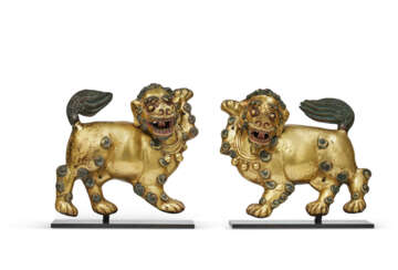 DEUX LIONS EN BRONZE DOR&#201;