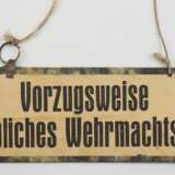 Schild "weibliches Wehrmachtsgefolge". - фото 1