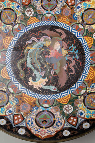 Paar große Cloisonné-Platten mit Phoenixdekor - Foto 3