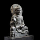 Feine Figur des Buddha Shakyamuni aus grauem Schiefer - photo 2