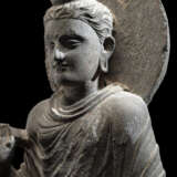 Feine Figur des Buddha Shakyamuni aus grauem Schiefer - photo 4