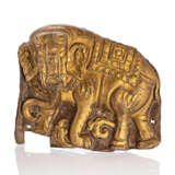Vergoldetes Kupferrelief in Form eines Elefanten mit floralen Motiven - Foto 1