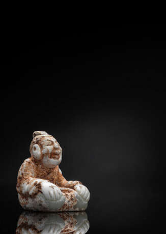 Sehr seltene kalzifizierte Jadefigur eines sitzenden Mannes - фото 3
