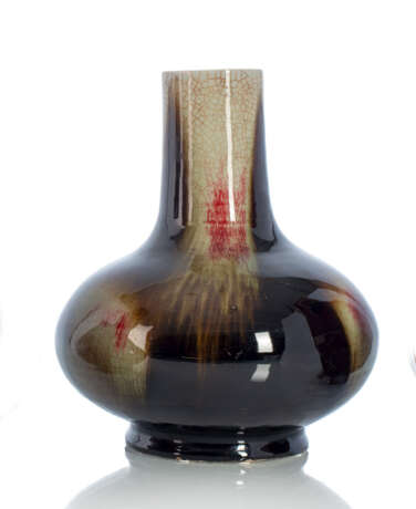 Flaschenvase mit craquellierter schwarzer Verlaufsglasur und roten Flecken - Foto 1