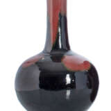Kugelvase aus Porzellan mit schwarz-roter Fleckenglasur - photo 1