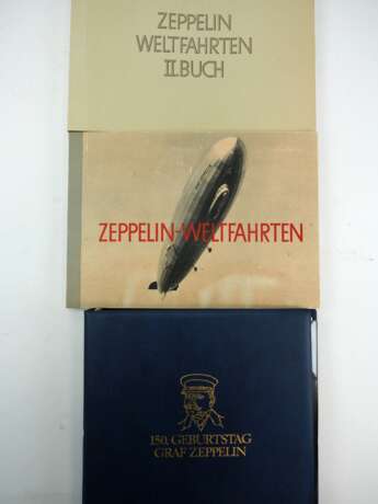 Philokartie, Philatelie und Sammelalben Zeppelin-Weltfahrten. - Foto 1