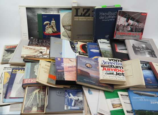 Zeppelin: umfangreiche Sammlung Bücher/ Kataloge. - Foto 1