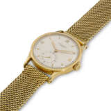 PATEK PHILIPPE, REF. 570, CALATRAVA, A FINE 18K YELLOW GOLD WRISTWATCH WITH SUBSIDIARY SECONDS ON GAY FRERES BRACELET - Foto 3